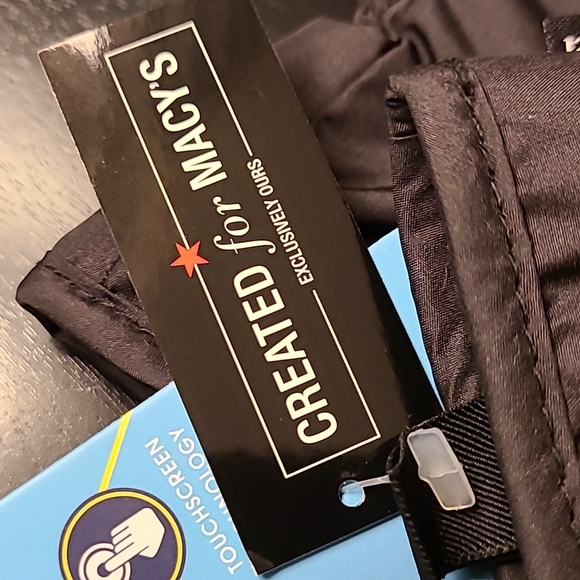 Isotoner touchscreen waterproof gloves - Picture 11 of 11